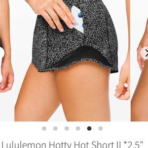 Lululemon Hotty Hot Shorts II Size 4 (2.5”) Polar Shift Alpine White Black